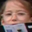 Face f_122251_33
