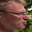 Face f_980461_0